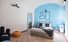 A World Aparts - 40 Sforza