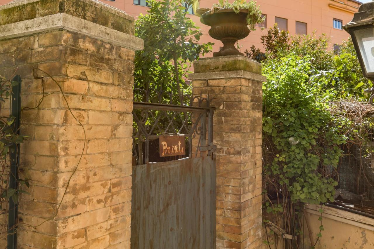 A World Aparts - 40 Sforza Rome Exterior photo